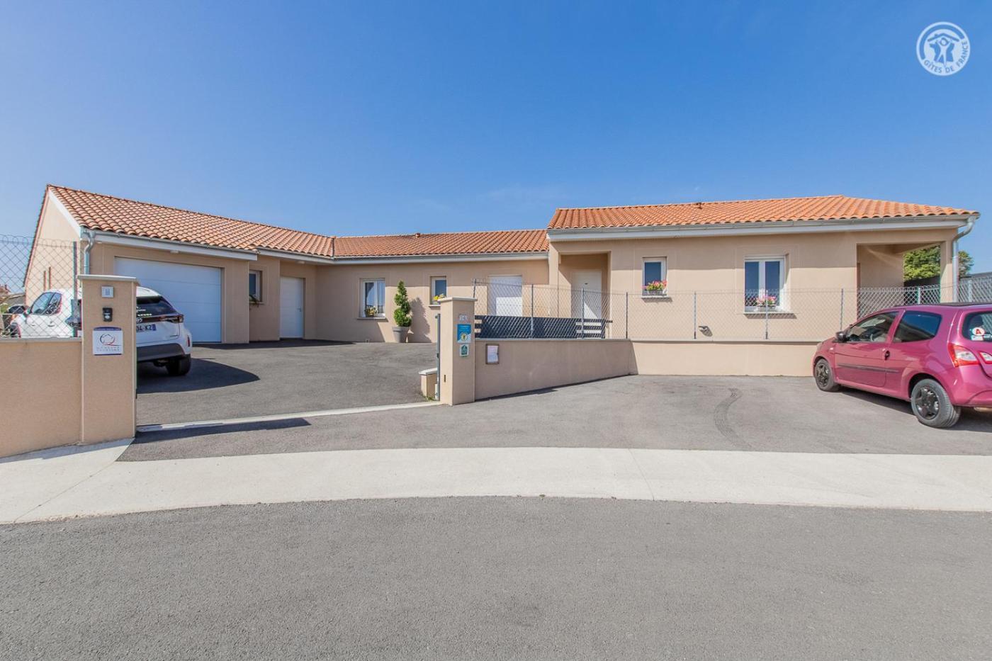 Le Maconnais Guest House Vinzelles Экстерьер фото